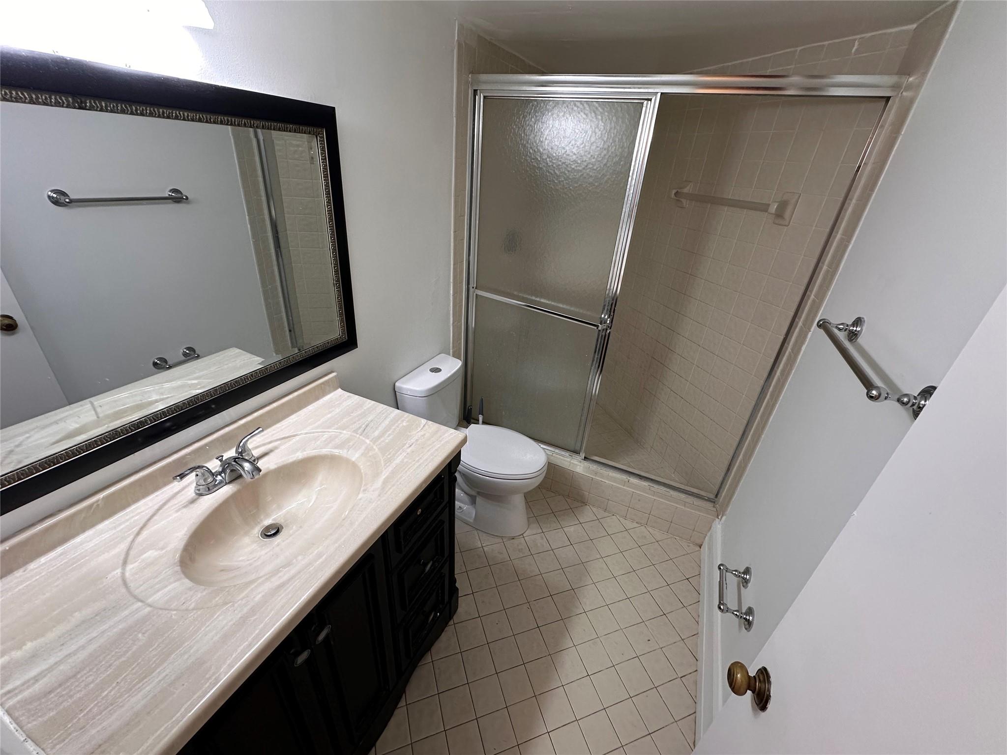 LAKEVIEW COURTS AT JACAR - Residential