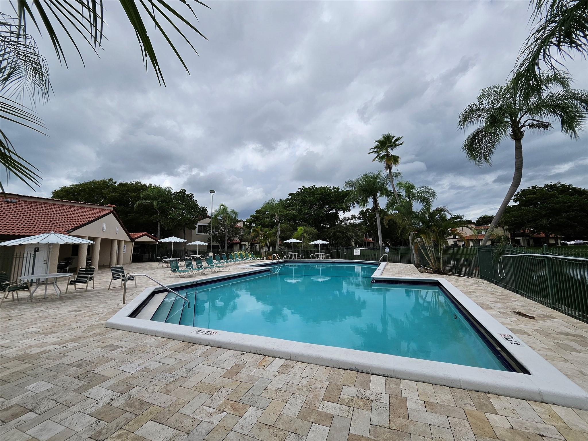 LAKEVIEW COURTS AT JACAR - Residential