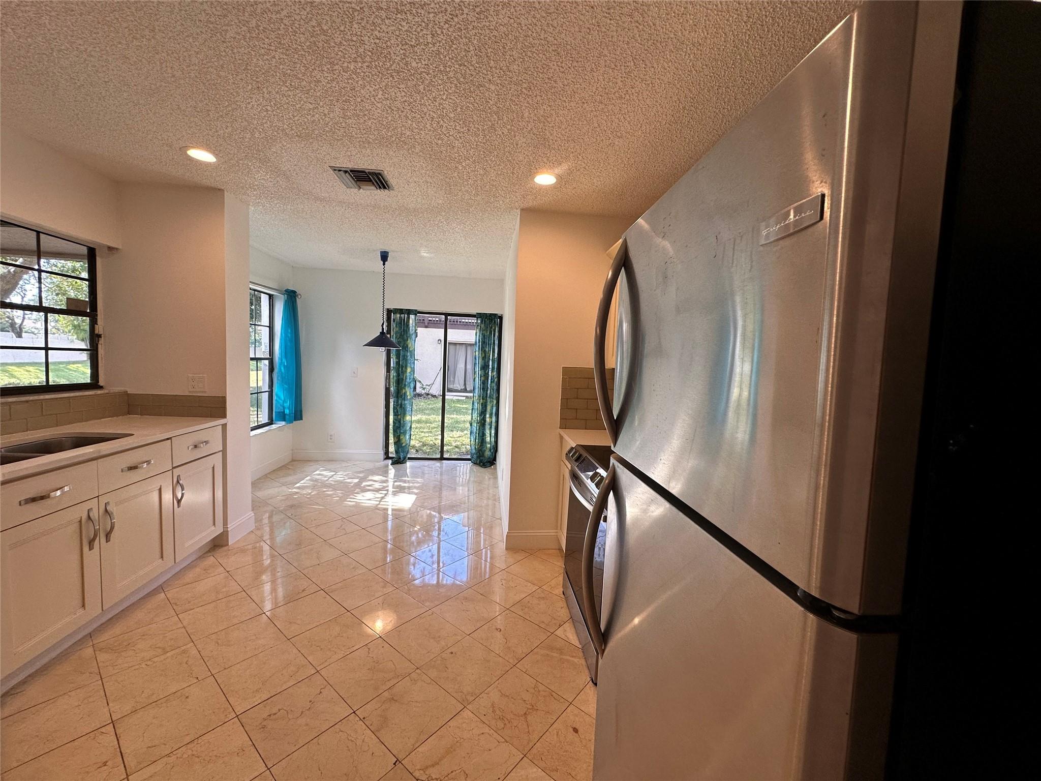 LAKEVIEW COURTS AT JACAR - Residential