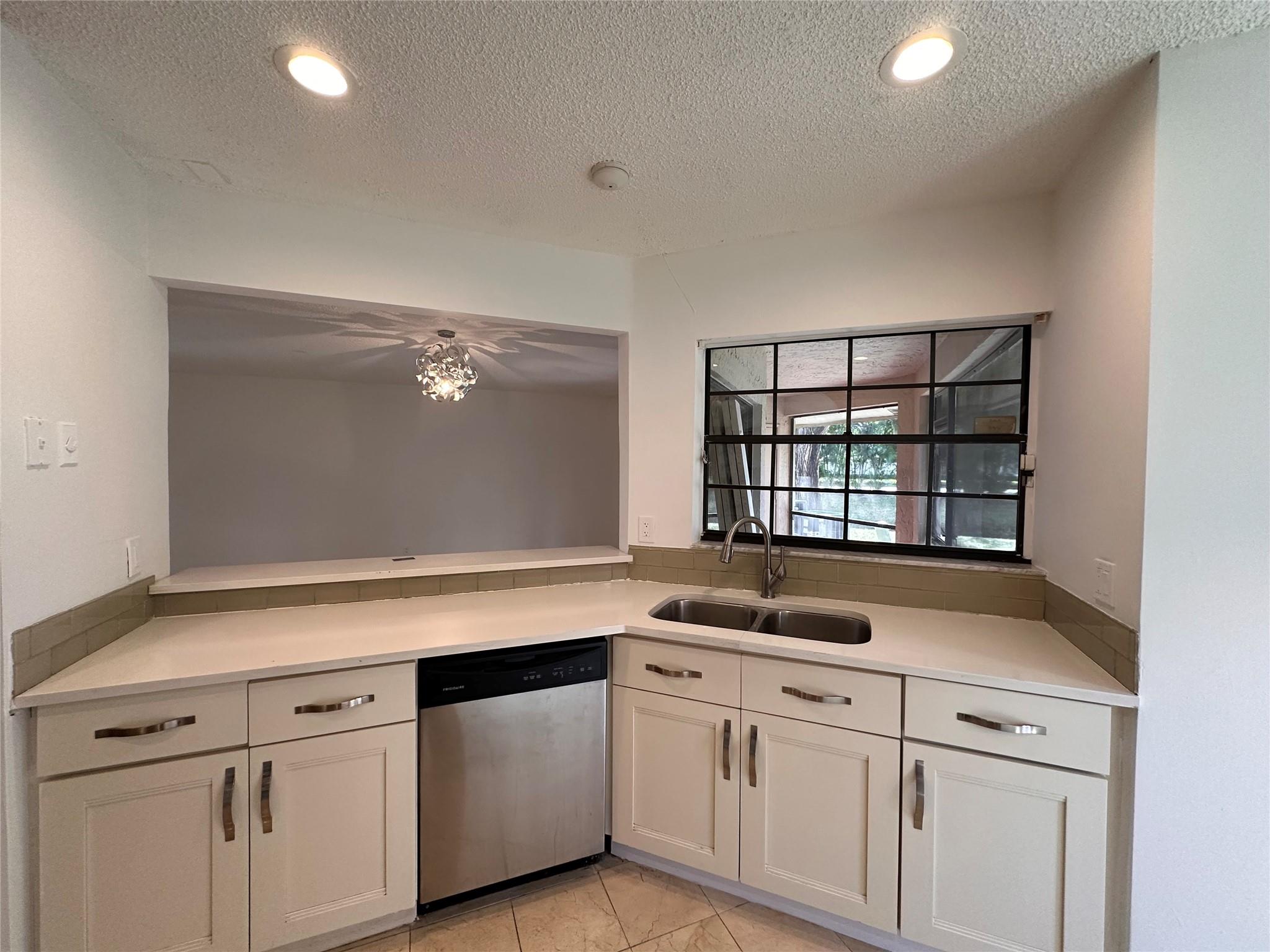 LAKEVIEW COURTS AT JACAR - Residential