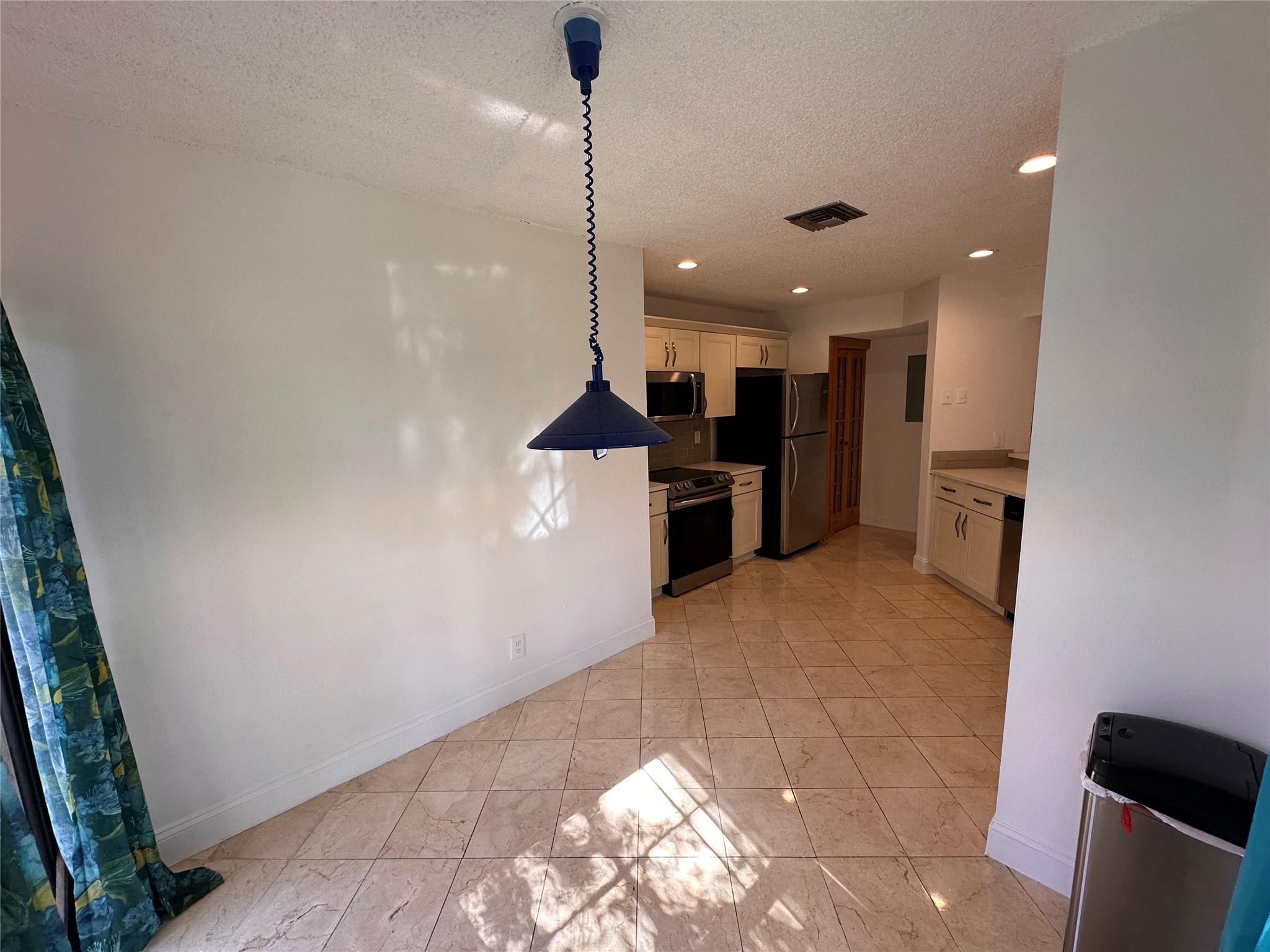 LAKEVIEW COURTS AT JACAR - Residential