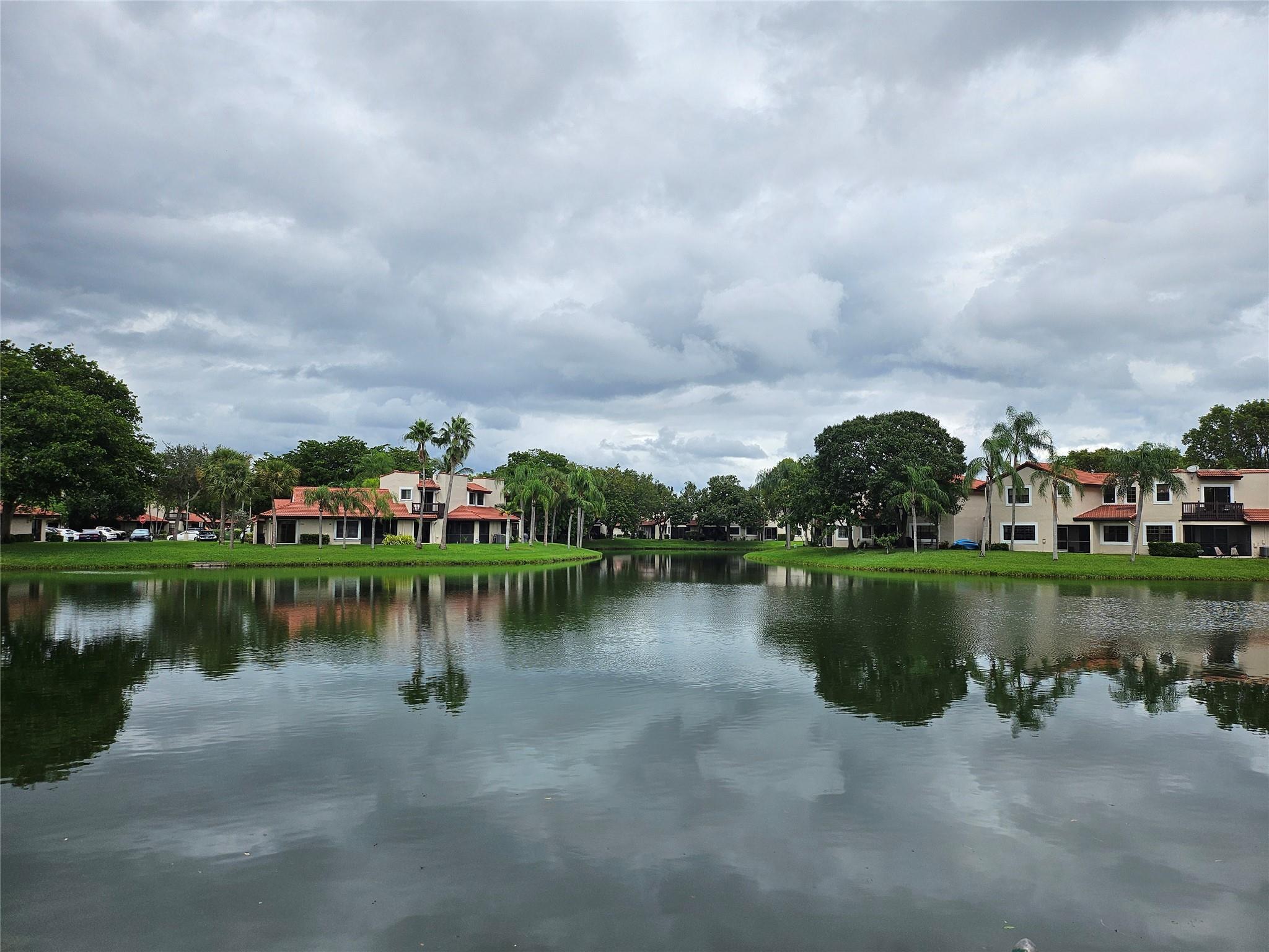 LAKEVIEW COURTS AT JACAR - Residential