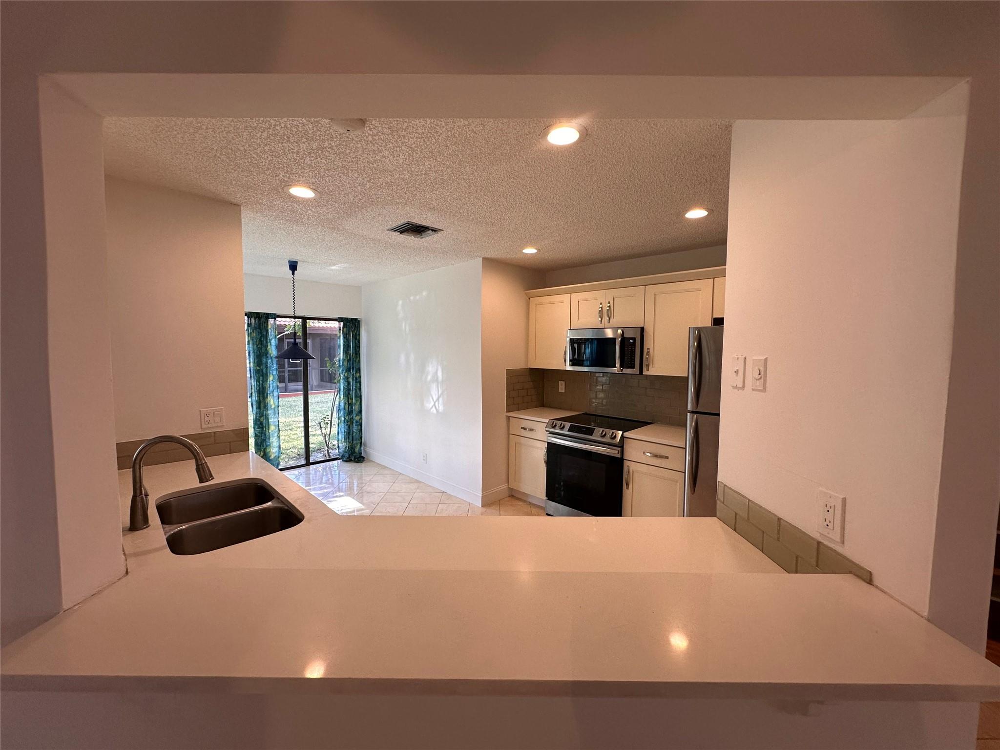 LAKEVIEW COURTS AT JACAR - Residential