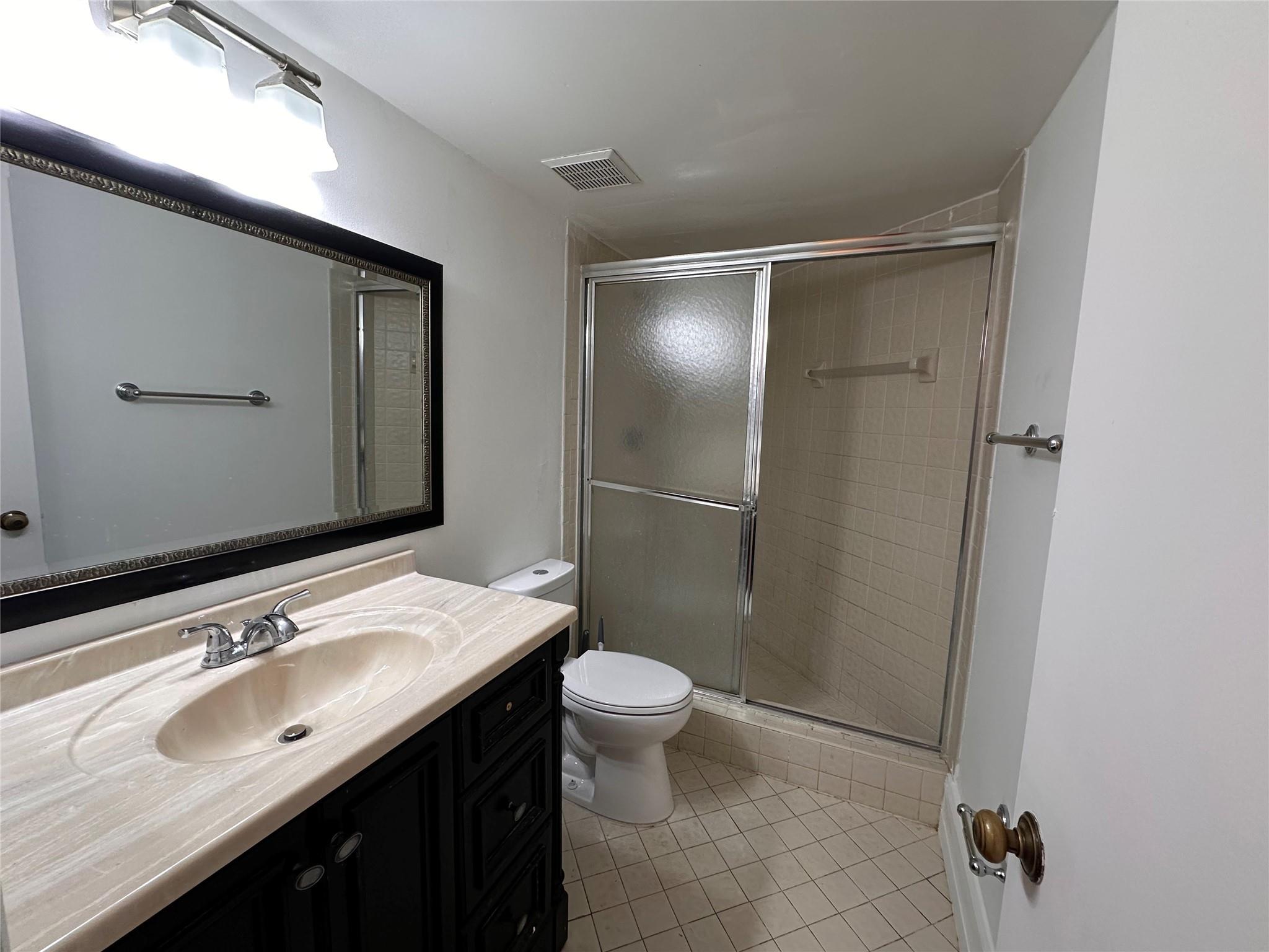 LAKEVIEW COURTS AT JACAR - Residential