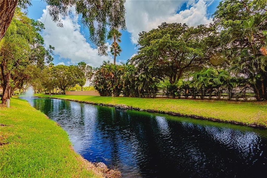 LAKEVIEW COURTS AT JACAR - Residential