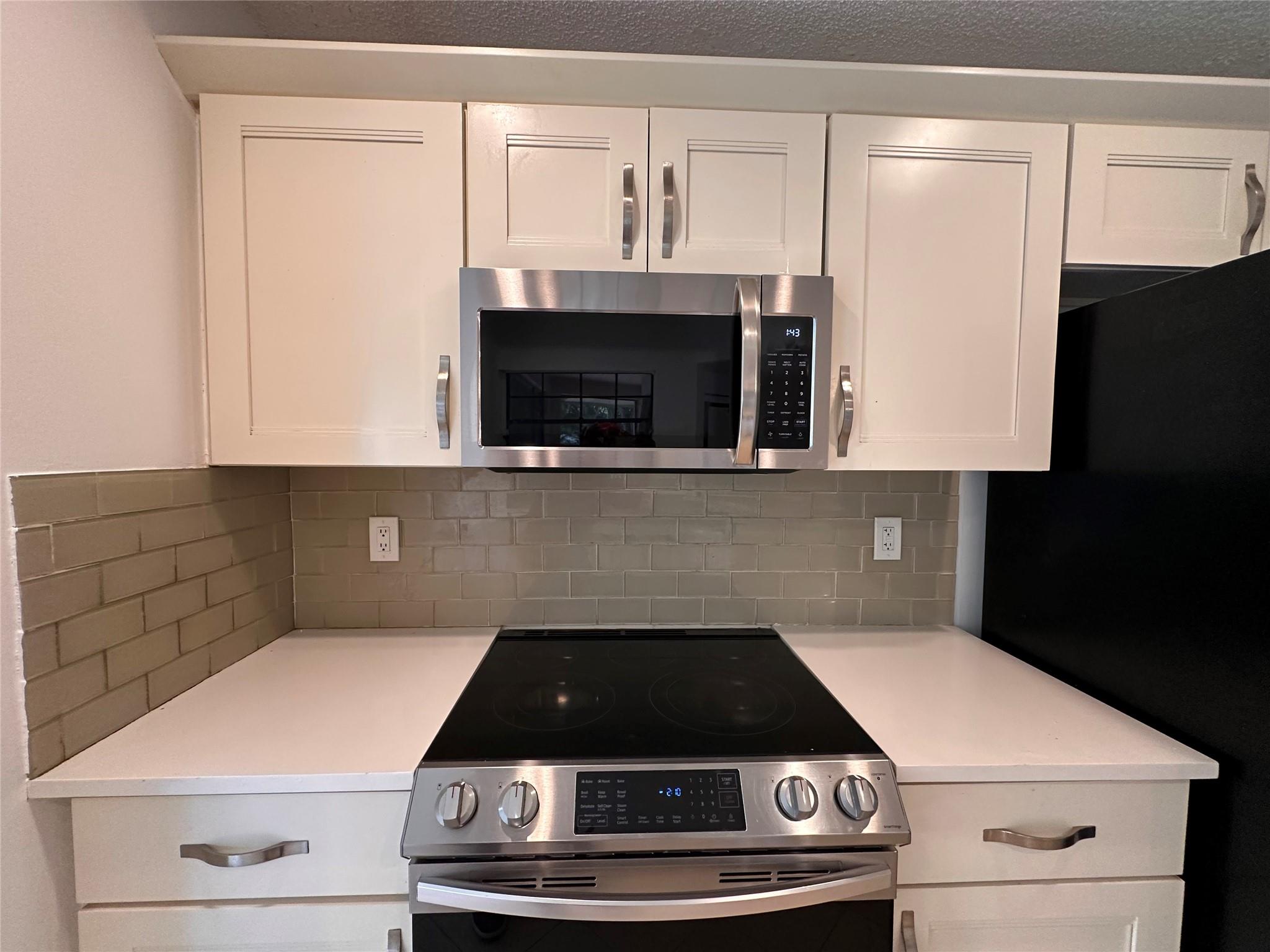 LAKEVIEW COURTS AT JACAR - Residential