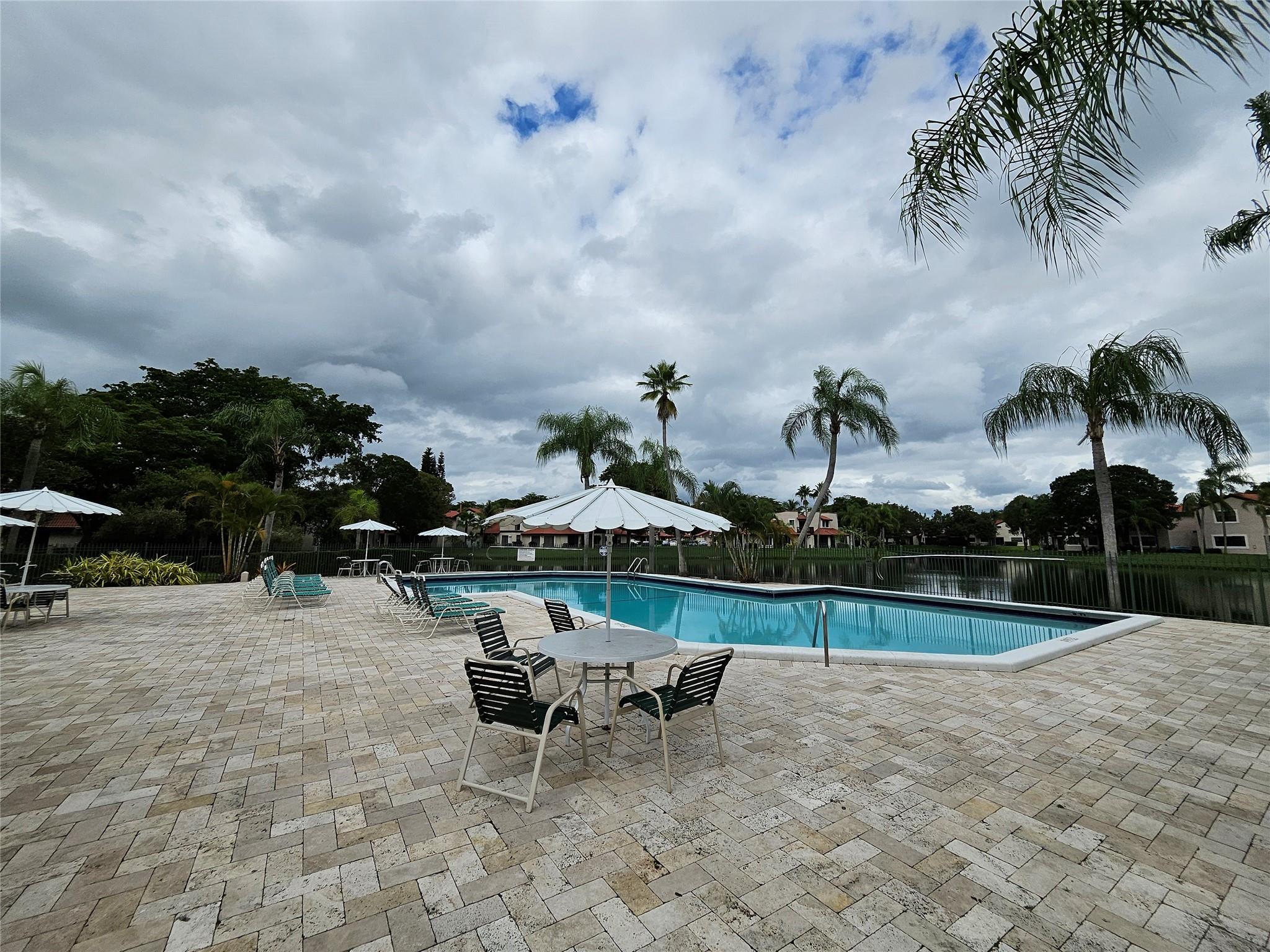 LAKEVIEW COURTS AT JACAR - Residential