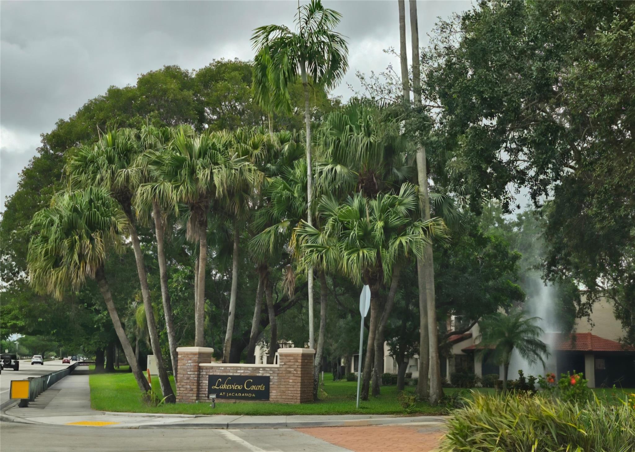 LAKEVIEW COURTS AT JACAR - Residential