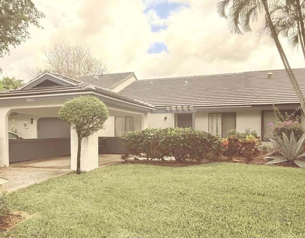 Photo of 10062 Hickorywood Place, Boynton Beach, FL 33437 (MLS # B26006980)
