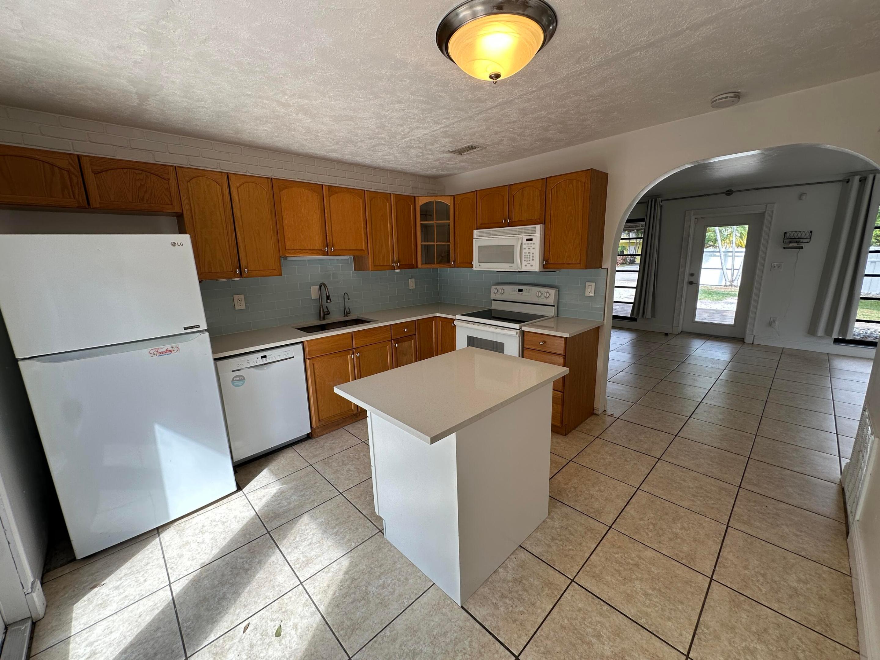 RIVERSIDE ADD AMEN PLAT - Residential Lease