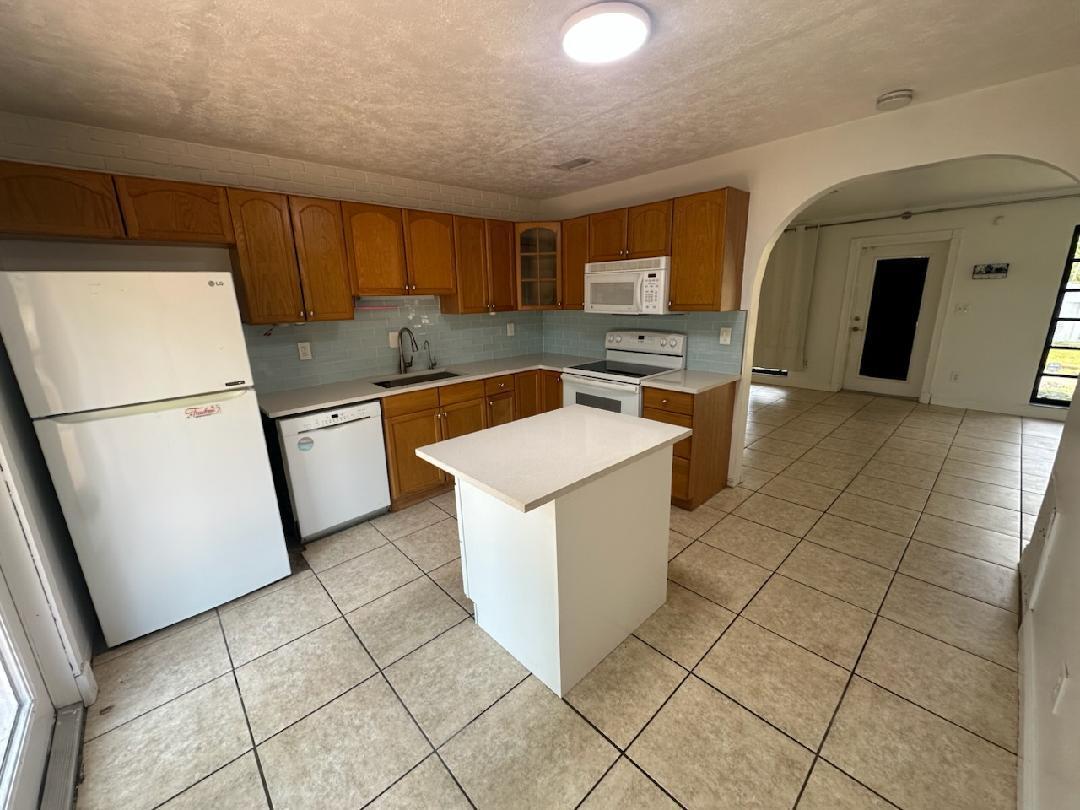RIVERSIDE ADD AMEN PLAT - Residential Lease