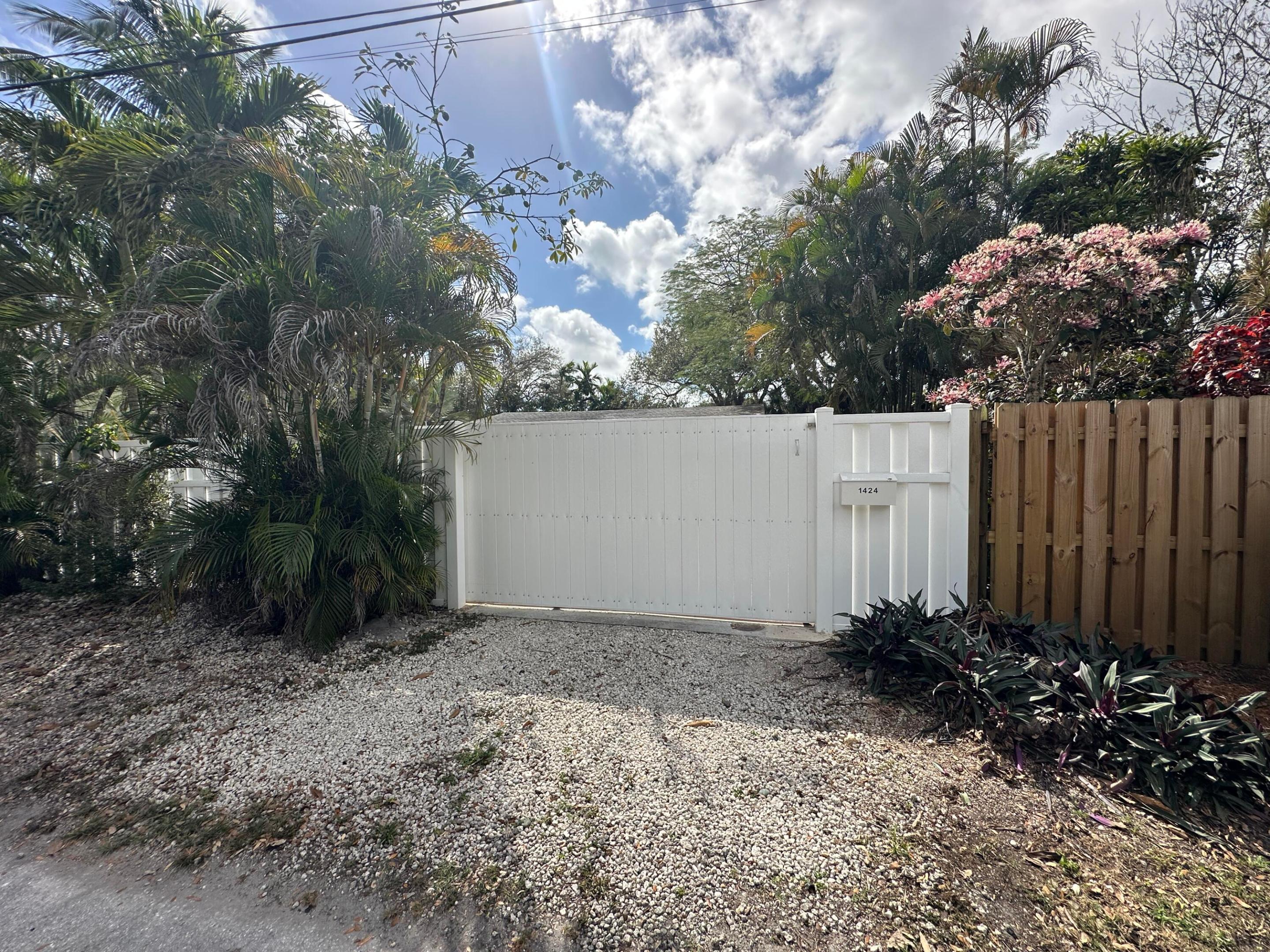 RIVERSIDE ADD AMEN PLAT - Residential Lease