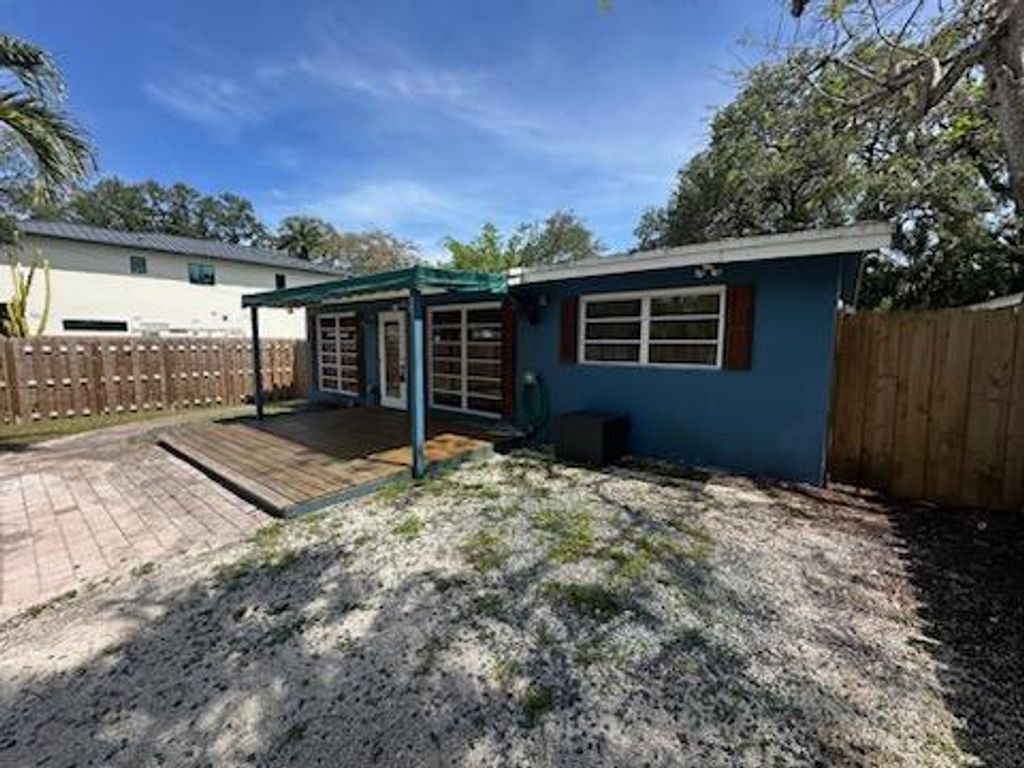 Photo of 1424 SW 9th Street, Fort Lauderdale, FL 33312 (MLS # B26025213)