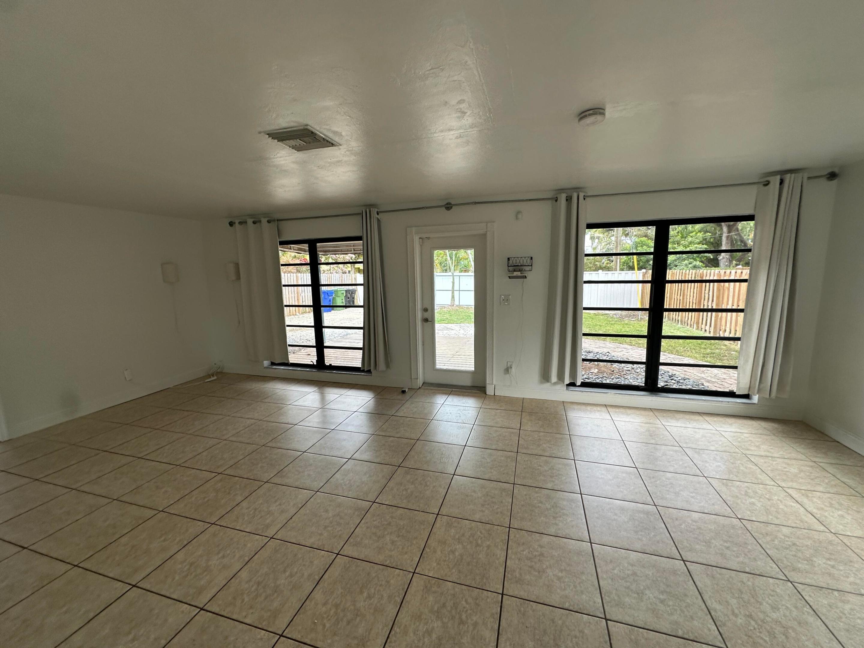 RIVERSIDE ADD AMEN PLAT - Residential Lease