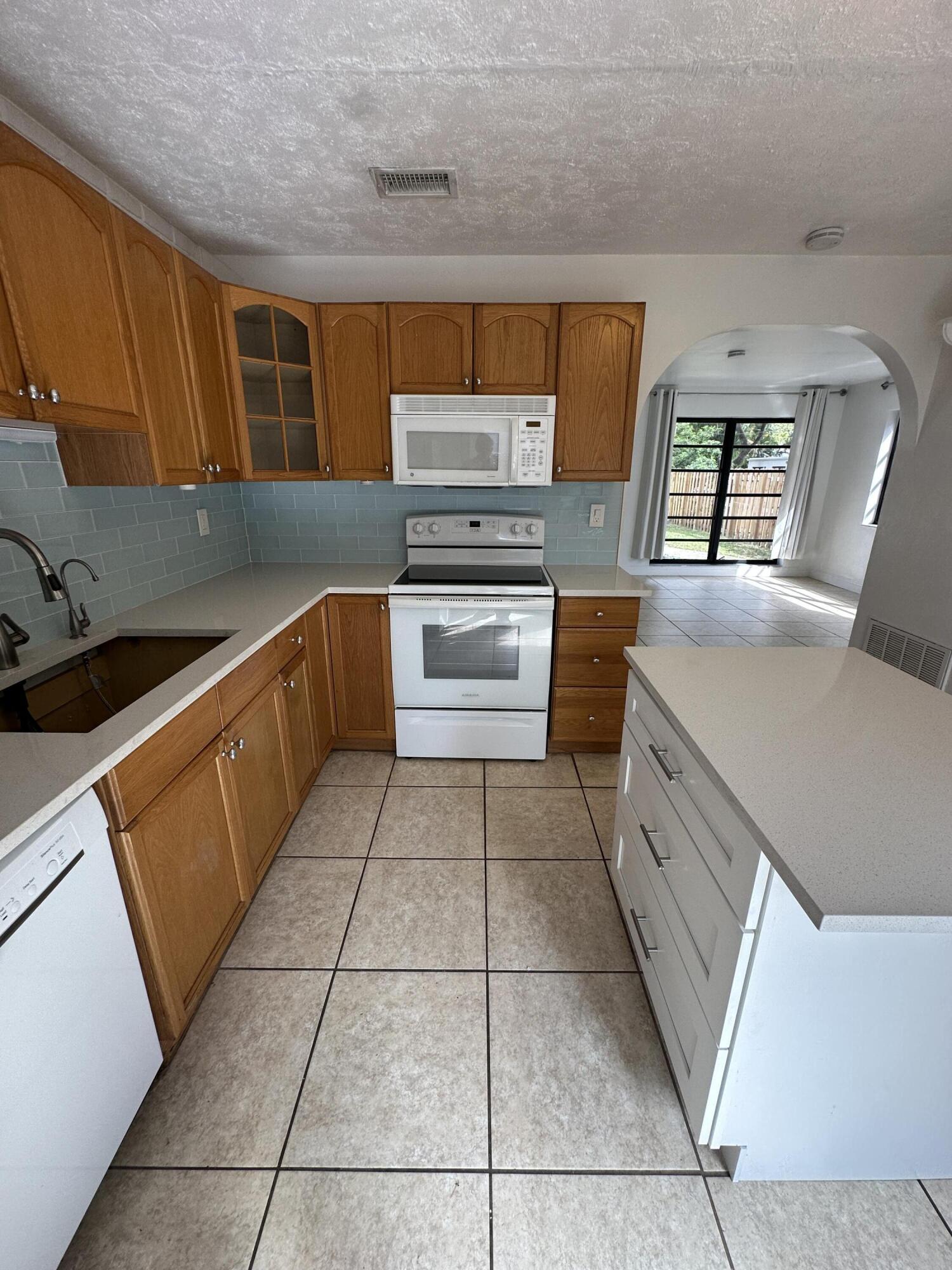 RIVERSIDE ADD AMEN PLAT - Residential Lease