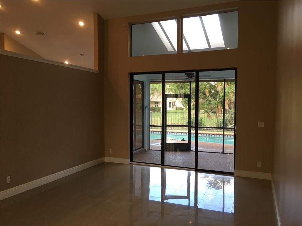 Pine Ridge 112-37 B - Residential