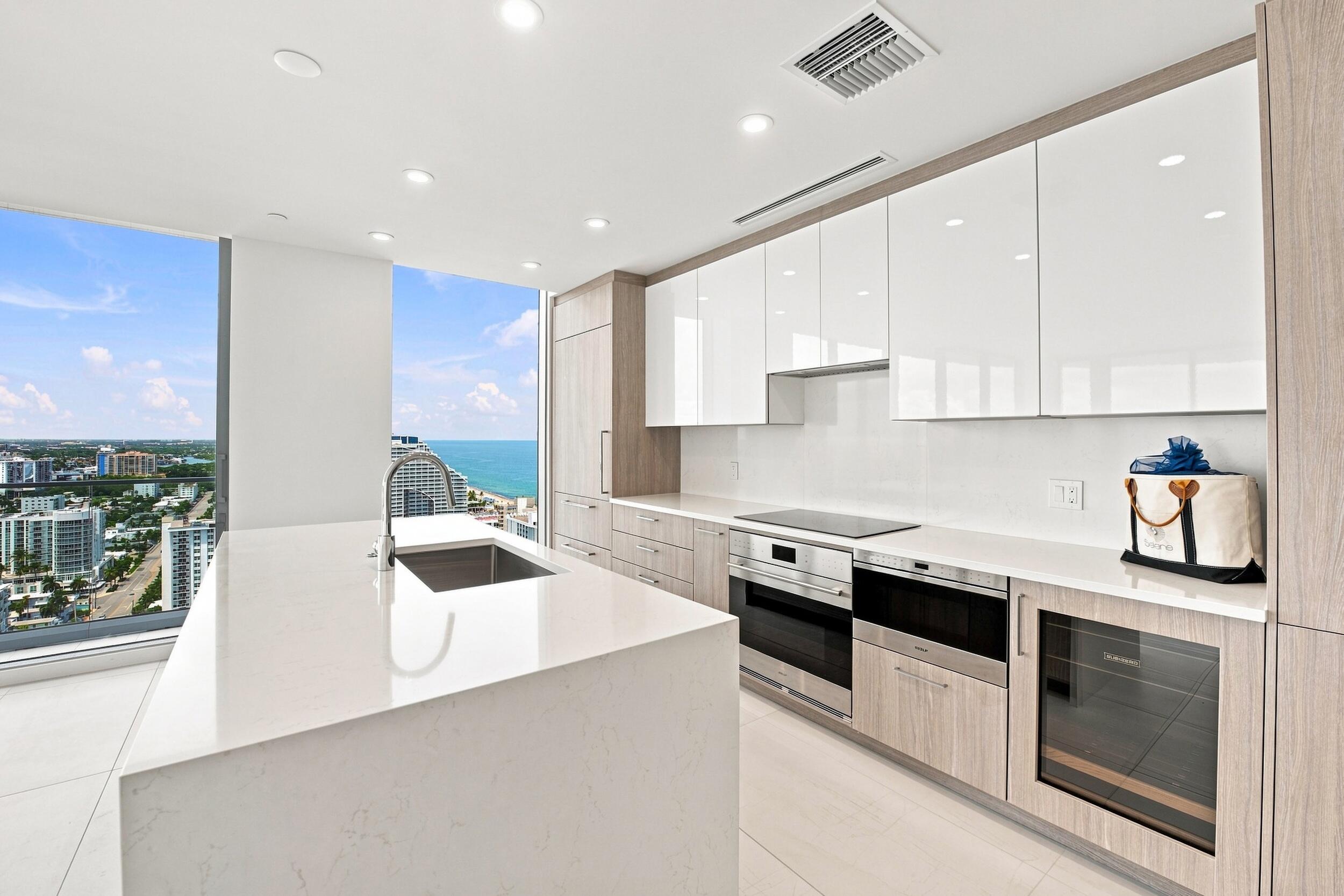 153 N Seabreeze Boulevard 2404