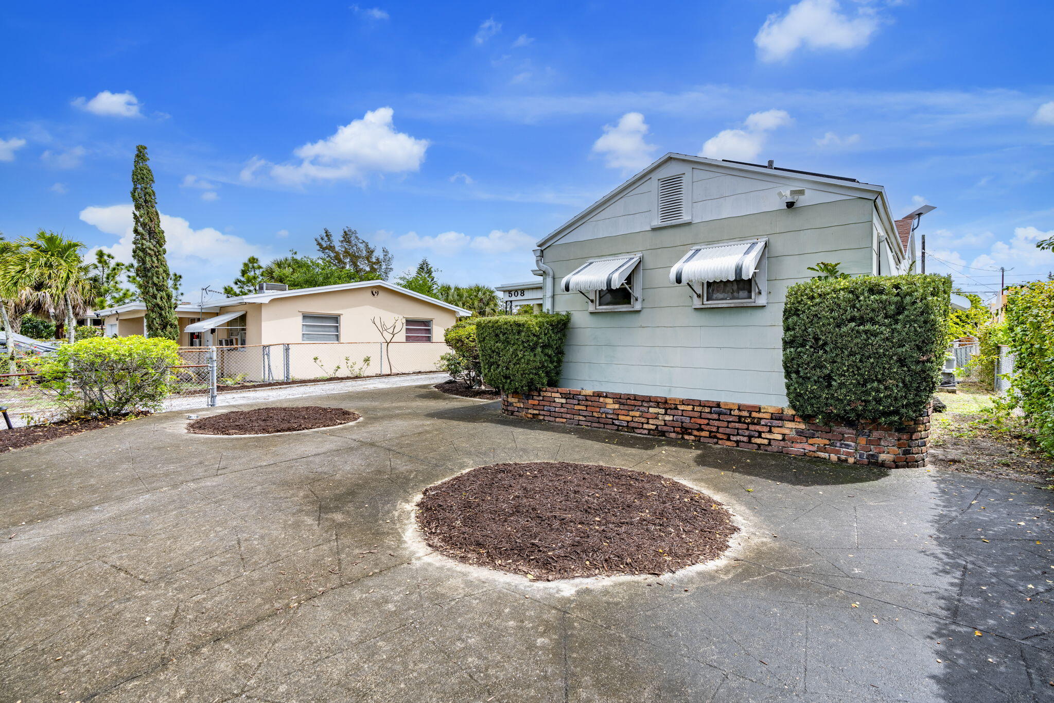 View photos, virtual tours, details... 508 S B Street