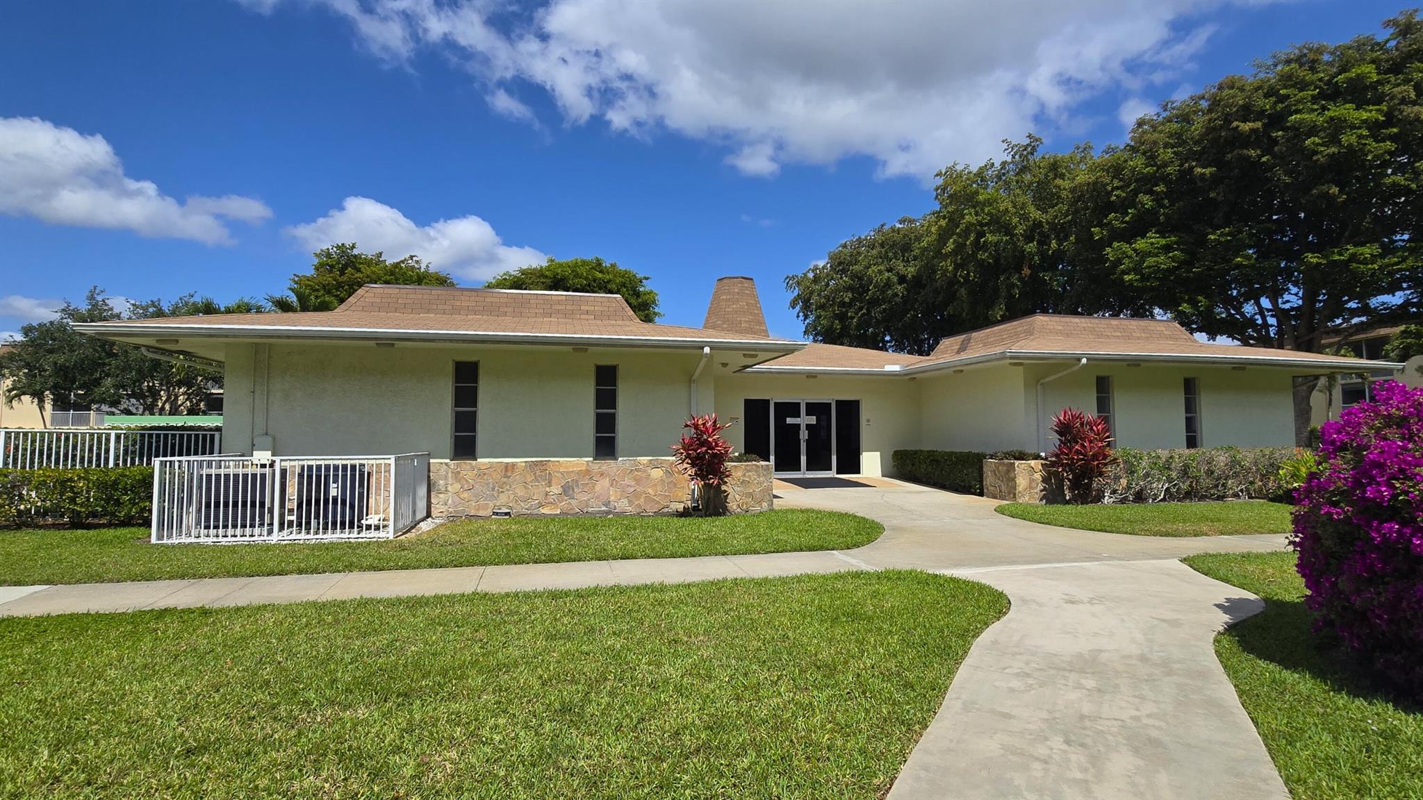 VILLAGE GREEN SUSSEX COND - Residential