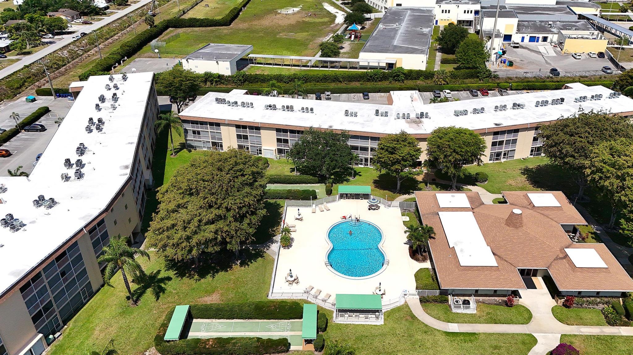 VILLAGE GREEN SUSSEX COND - Residential