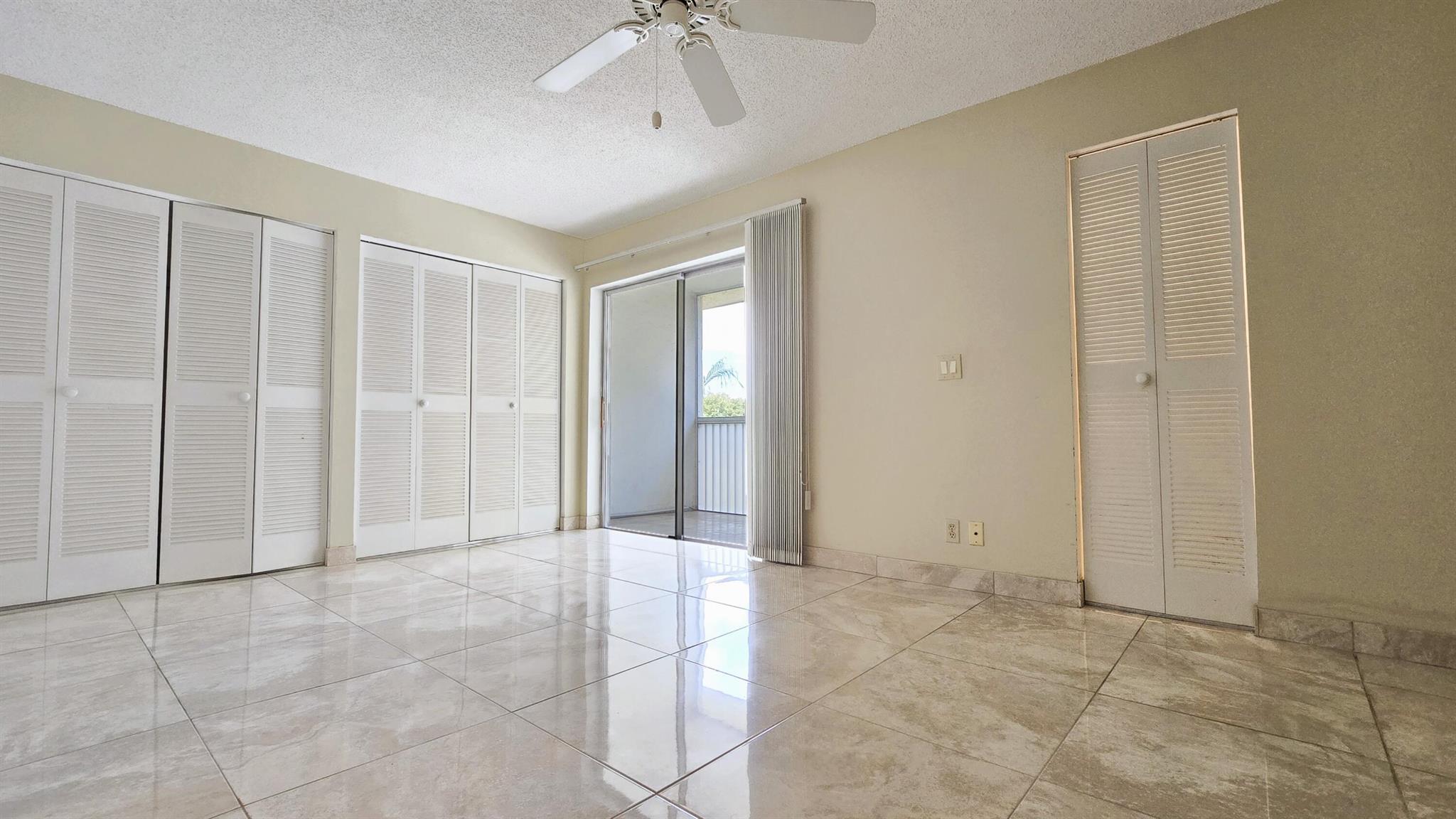 VILLAGE GREEN SUSSEX COND - Residential