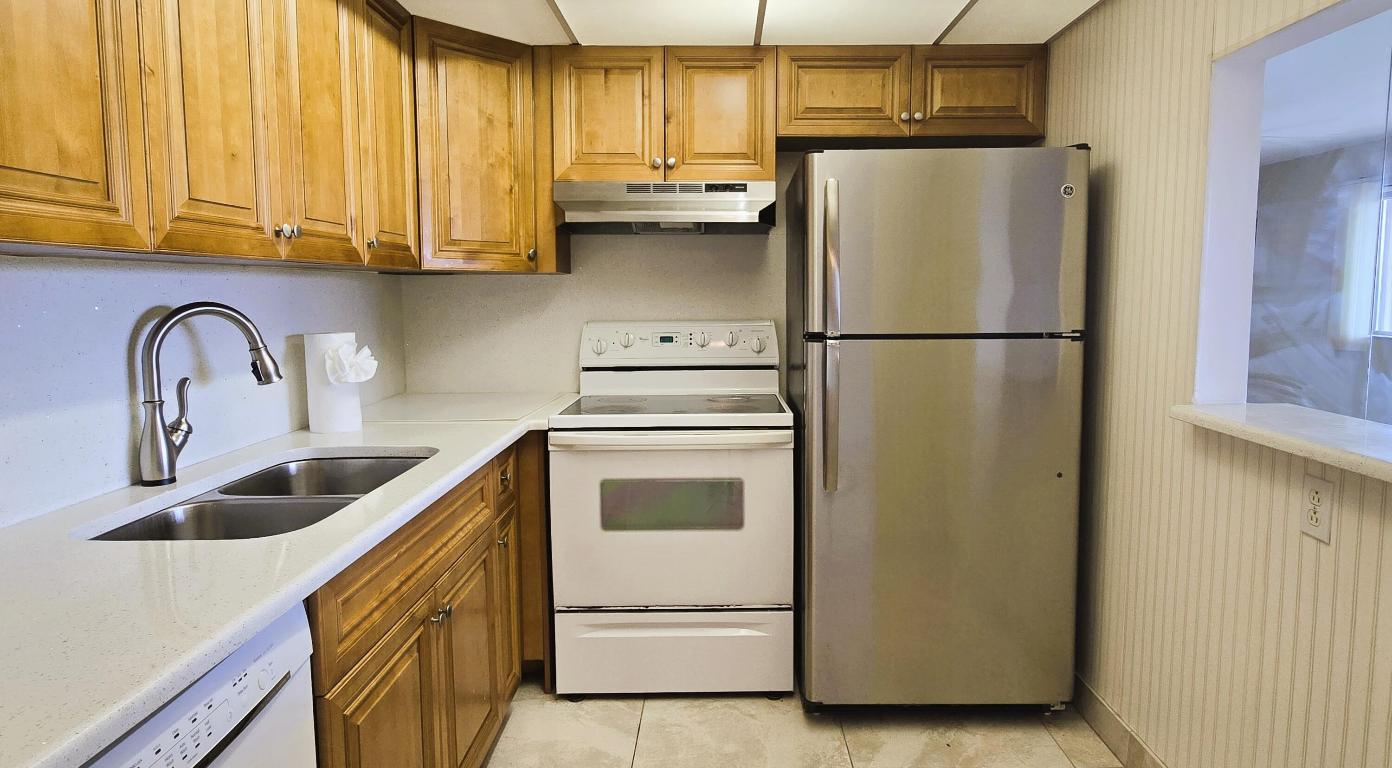 VILLAGE GREEN SUSSEX CONDO - Residential