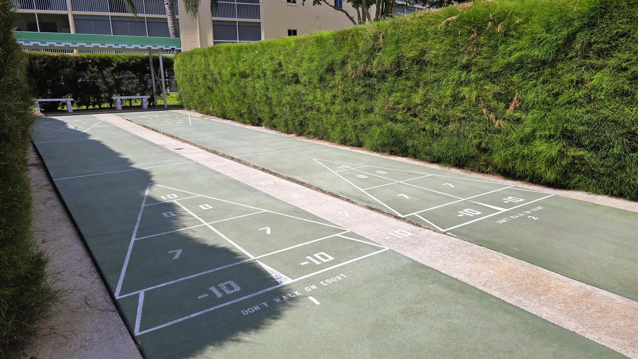 VILLAGE GREEN SUSSEX COND - Residential