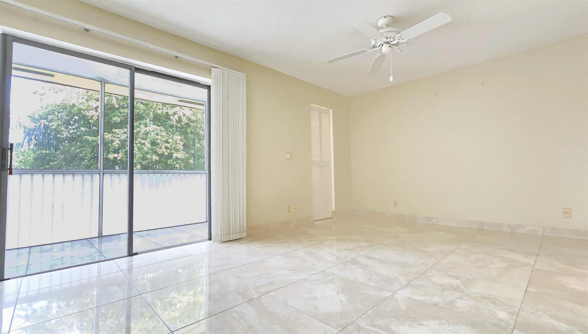 VILLAGE GREEN SUSSEX COND - Residential