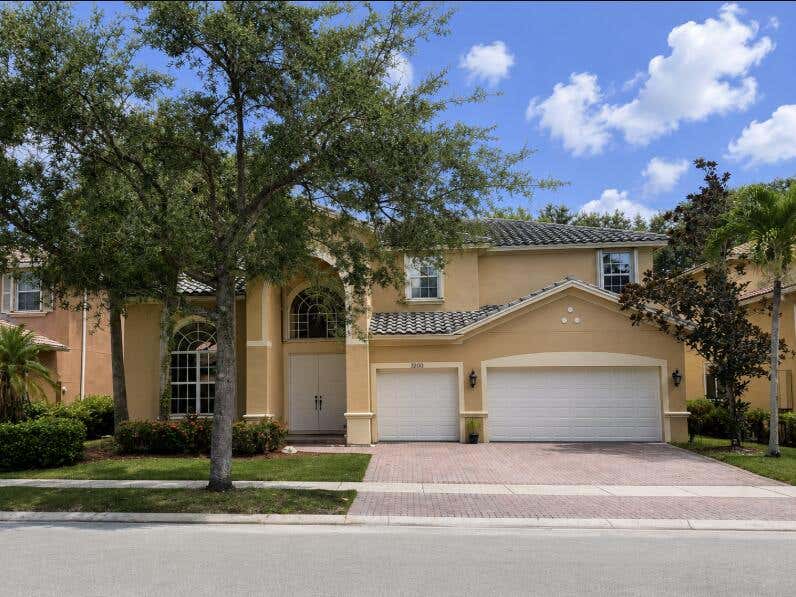 Photo of 3800 E Hibiscus Street, Weston, FL 33332 (MLS # B26063839)