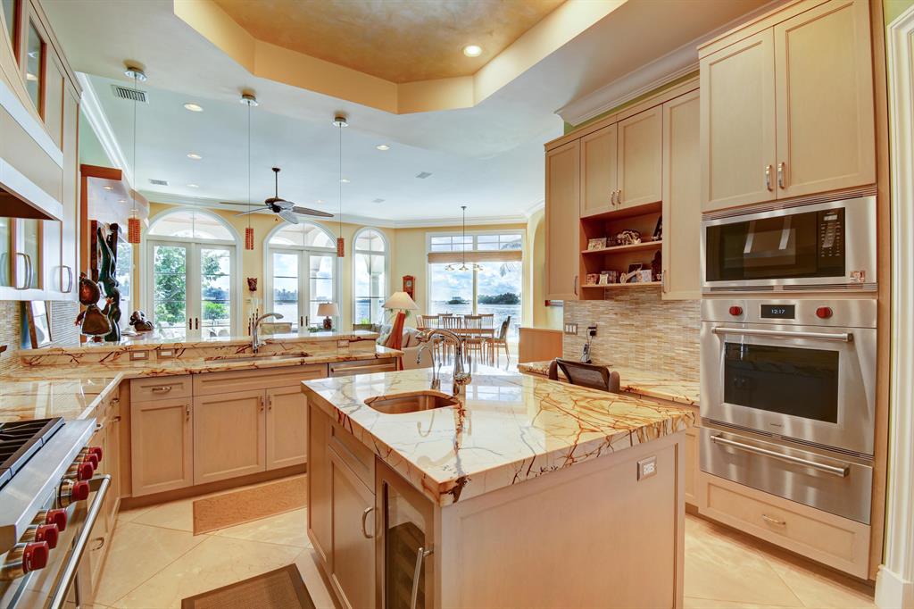 POINT MANALAPAN - Residential