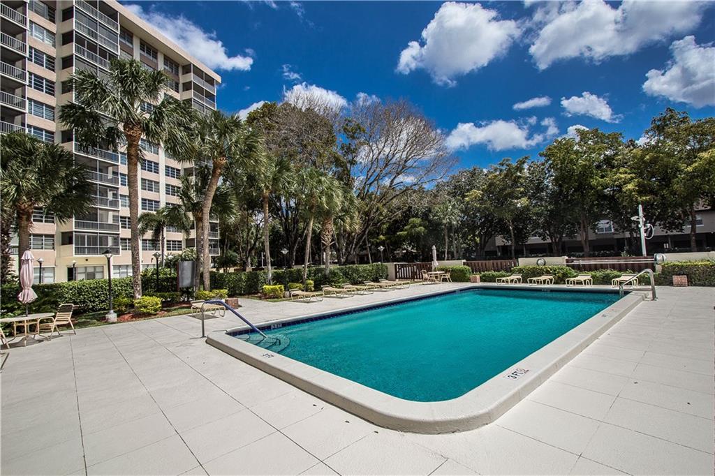 COUNTRY CLUB TOWERS - Residential