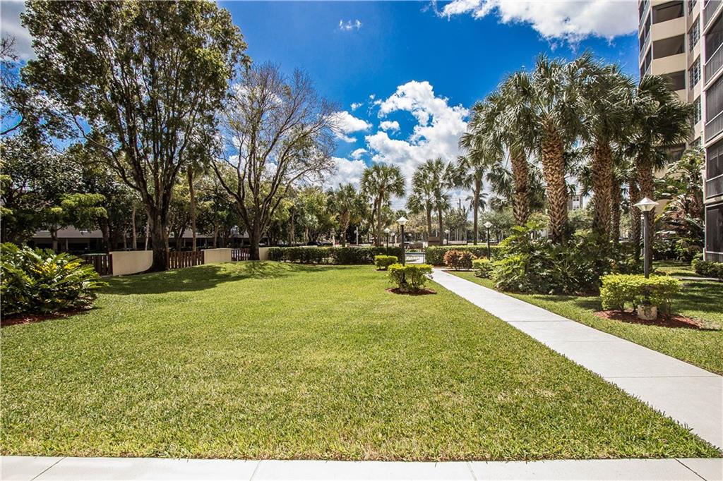 COUNTRY CLUB TOWERS - Residential