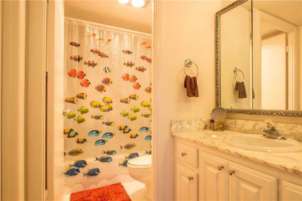 COUNTRY CLUB TOWERS - Residential