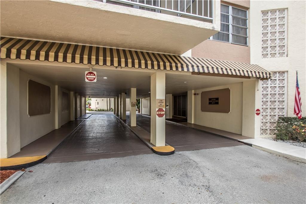 COUNTRY CLUB TOWERS - Residential