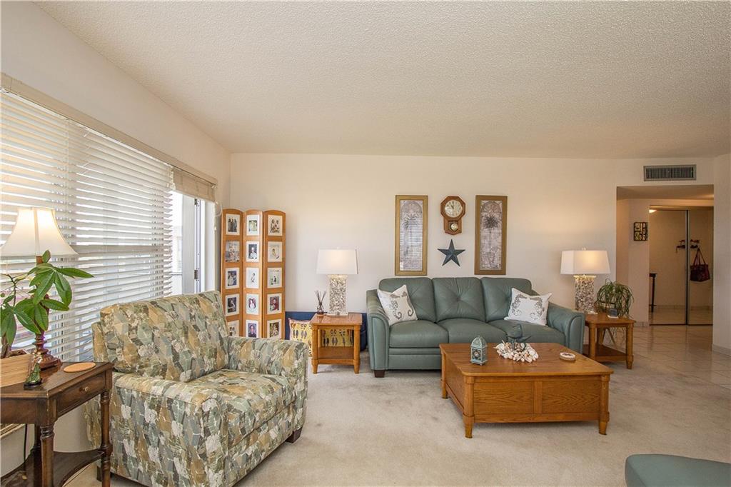 COUNTRY CLUB TOWERS - Residential