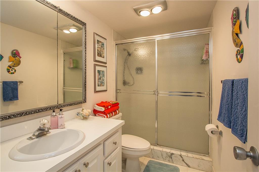 COUNTRY CLUB TOWERS - Residential