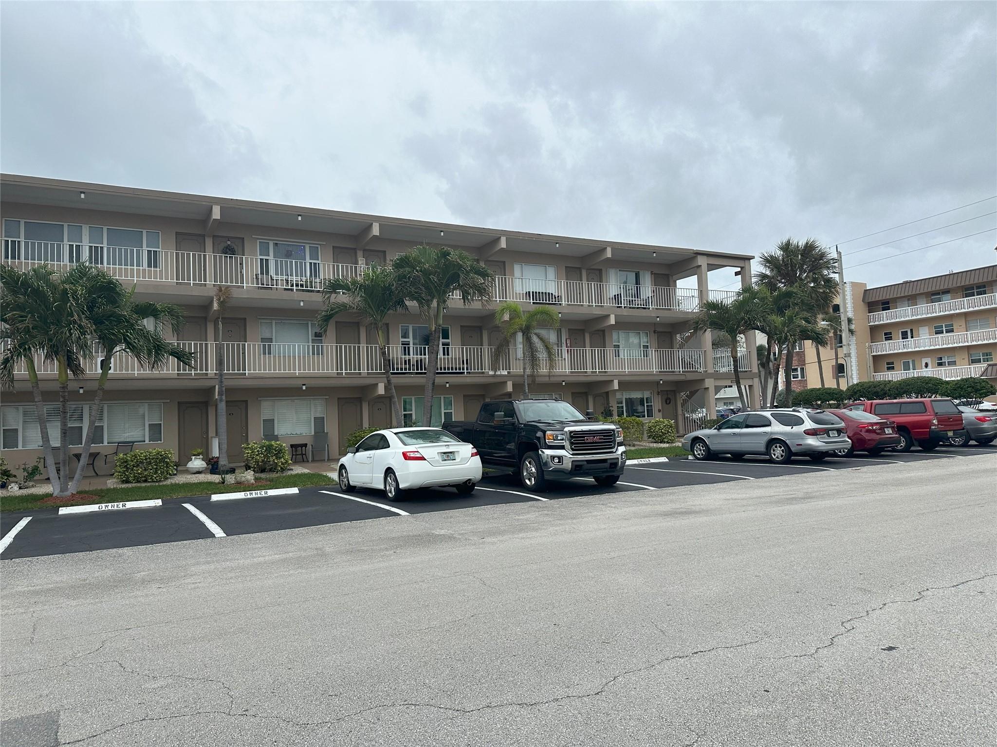 One bedroom/one bath condo one block from the beach with private beach access. Updated kitchen and bathroom. Common laundry and storage locker. Heated pool. No renting, no pets, no age restrictions. Great area of Pompano Beach! Cash only.