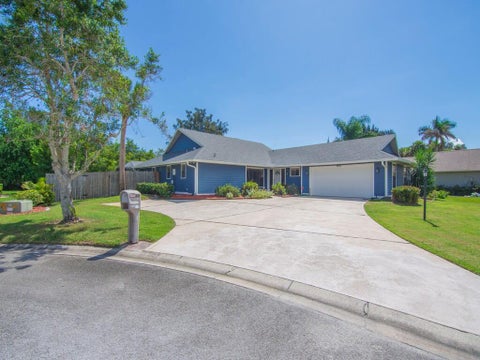 Tiny photo for 330 W FOREST Trail, Vero Beach, FL 32962 (MLS # B26078593)