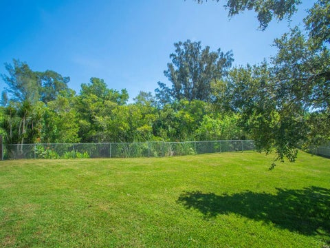 Tiny photo for 330 W FOREST Trail, Vero Beach, FL 32962 (MLS # B26078593)