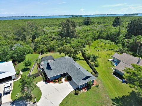Tiny photo for 330 W FOREST Trail, Vero Beach, FL 32962 (MLS # B26078593)