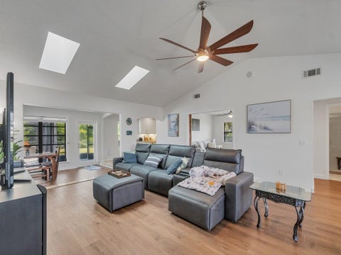 Tiny photo for 330 W FOREST Trail, Vero Beach, FL 32962 (MLS # B26078593)