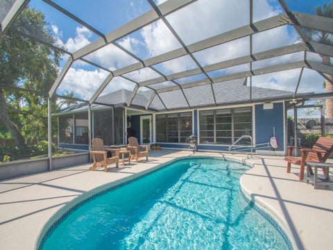 Tiny photo for 330 W FOREST Trail, Vero Beach, FL 32962 (MLS # B26078593)