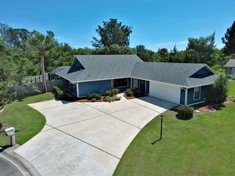 Tiny photo for 330 W FOREST Trail, Vero Beach, FL 32962 (MLS # B26078593)
