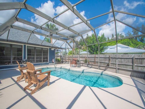 Tiny photo for 330 W FOREST Trail, Vero Beach, FL 32962 (MLS # B26078593)