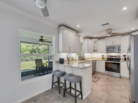 Tiny photo for 330 W FOREST Trail, Vero Beach, FL 32962 (MLS # B26078593)