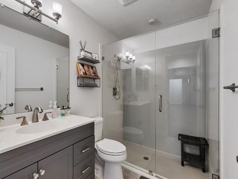 Tiny photo for 330 W FOREST Trail, Vero Beach, FL 32962 (MLS # B26078593)