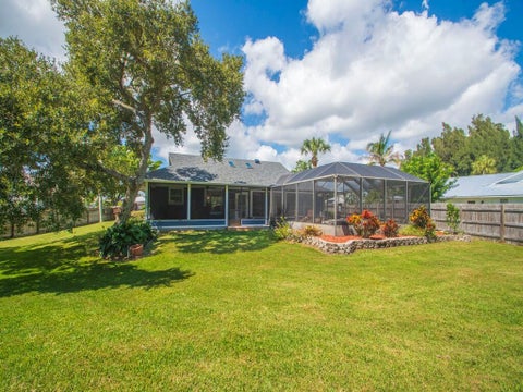 Tiny photo for 330 W FOREST Trail, Vero Beach, FL 32962 (MLS # B26078593)