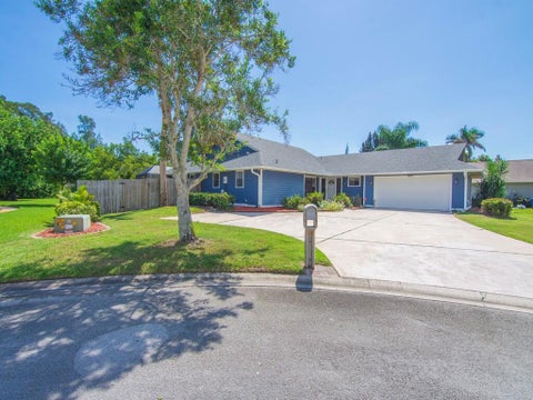 Tiny photo for 330 W FOREST Trail, Vero Beach, FL 32962 (MLS # B26078593)