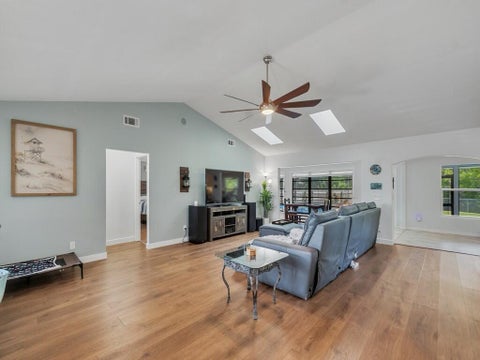 Tiny photo for 330 W FOREST Trail, Vero Beach, FL 32962 (MLS # B26078593)