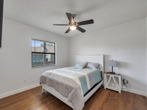 Tiny photo for 330 W FOREST Trail, Vero Beach, FL 32962 (MLS # B26078593)